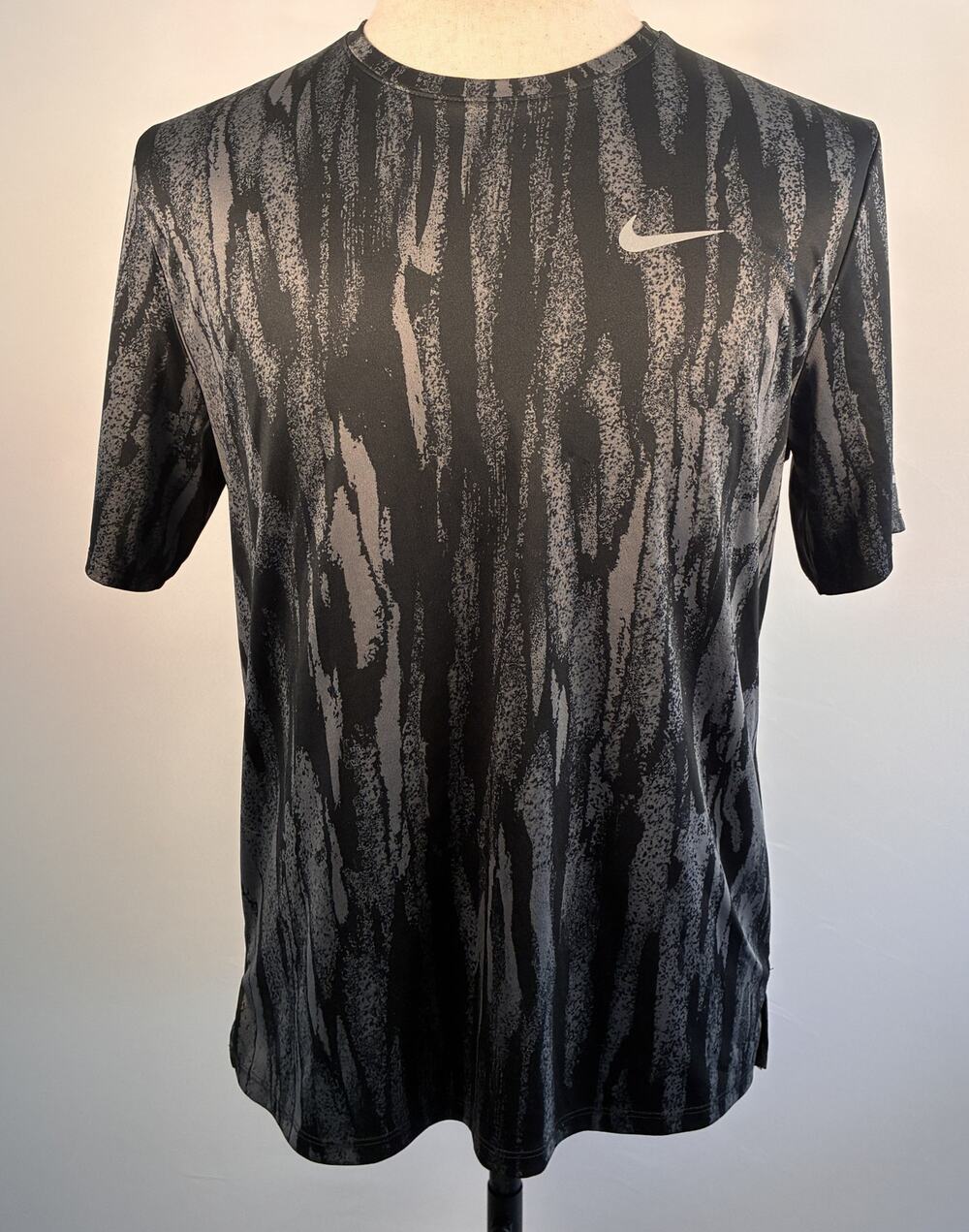 Nike Running Dri-FIT Black Grey Graphic Print Short Sleeve Shirt Size M